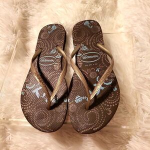 Havaianas size9 flip flops like new!